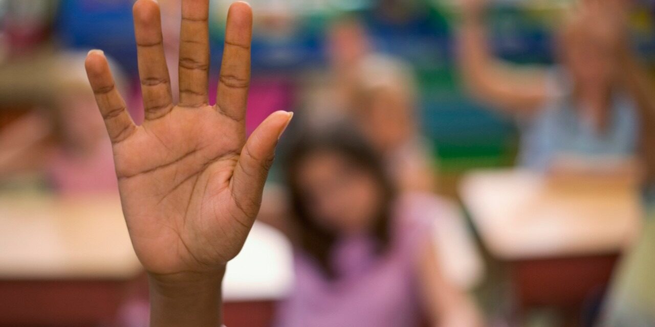 kid_raising_hand_in_classroom_page-bg_15285