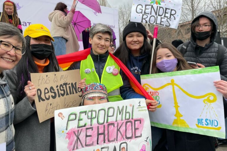 фото с митинга 8 марта 2022 года (1)