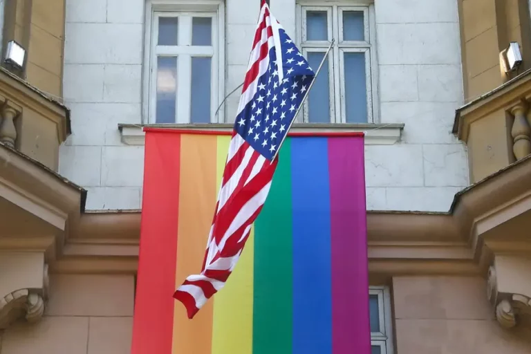 6083346808610f0018b0f3ce